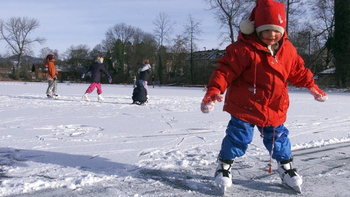 Hasiči varují, nenechávejte při bruslení děti bez dozoru, pozor na zrádný led i u břehu