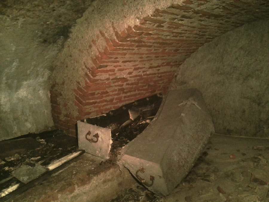 Unikátní nález v Olomouci: Sarkofágy a románské zdivo pod katedrálou sv. Václava