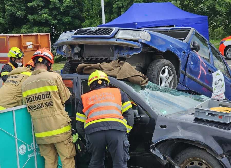 Přerovští hasiči ovládli soutěž ve vyprošťování při nehodách