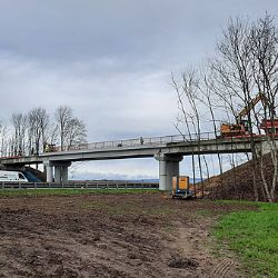 Rekonstrukce pokračuje: Dálniční estakáda u Nemilany získává novou tvář