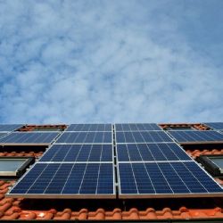 Chcete být energeticky nezávislí? Uvažujete o fotovoltaice v Olomouckém kraji? Pomůže vám zkušený poradce Ing. Jaromír Janků, Ph.D.