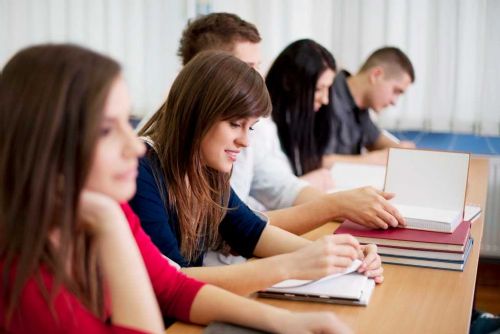 obrázek:Středoškoláci v ČR lámou rekordy: přes 500 tisíc díky přílivu zahraničních studentů