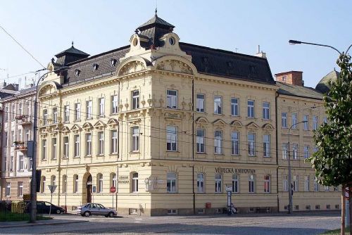 Foto: Olomoucká knihovna bojuje se zastaralou technikou, potřebuje miliony na záchranu novin