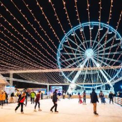 Vánoční trhy v Olomouci 2025: Kluziště a vyhlídkové kolo přinášejí nové zážitky