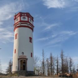 Modernější rozhledna Biskupská kupa láká novými samoobslužnými turnikety