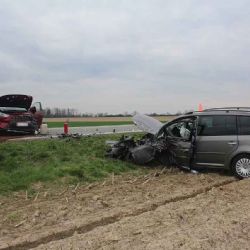 Srážka aut nedaleko Olomouce: 2 zraněni a škoda 700 tisíc Kč