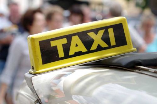 obrázek:Hranice zavádí nový systém taxislužeb: Senioři obdrží virtuální korunky!