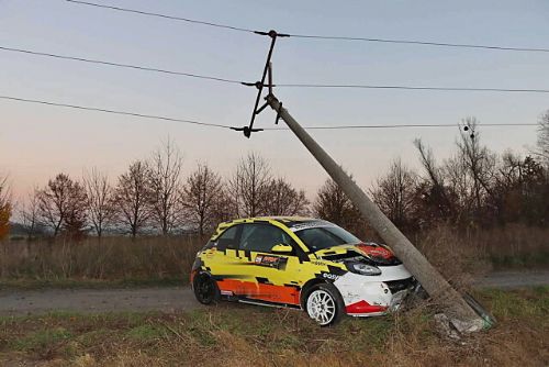 Foto: Rallye na Přerovsku: Nehoda způsobila výpadek elektřiny ve dvou obcích