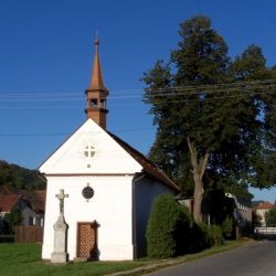 Zrekonstruovaná silnice v obci Ludmírov uleví dopravě