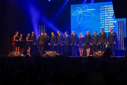 obrázek:Hrdinové oceněni: 42 hasičům z Olomoucka předány medaile
