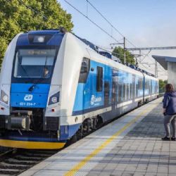 Olomoucký kraj zlevní dopravu: Opozice kritizuje populismus