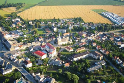 obrázek:Loštice ožívá: nové odpočívadlo a toalety zlepšují veřejný prostor