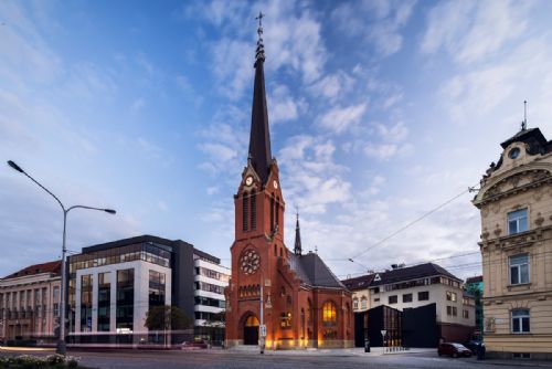Foto: Ocenění pro Červený kostel. Klenot Olomouce v novém kabátě!