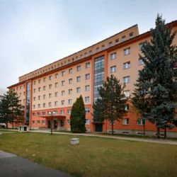 Univerzita Palackého zvyšuje ceny kolejí, zůstává však mezi nejlevnějšími v ČR