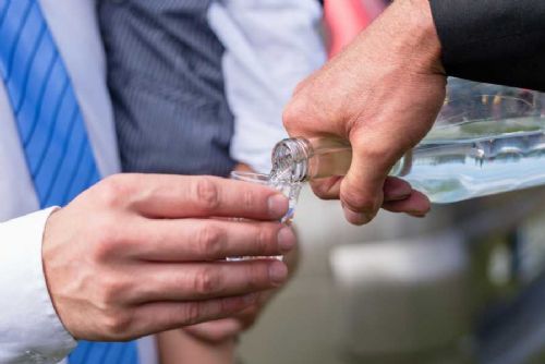 obrázek:Zájem o pálení roste: Cena lihu v Olomouckém kraji stoupá o 10 %
