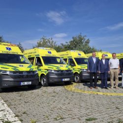 Kraj převzal dalších pět nových sanitek