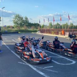 Naše firma Uniweb si užila nezapomenutelný teambuilding ve FUN areně Cheb!